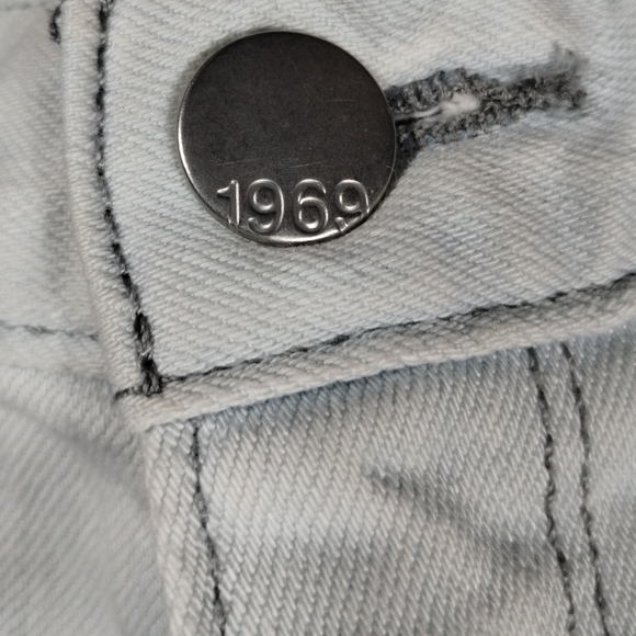 Gap 1969 Lightweight Casual Mid Rise Jean Beachie Light Blue Denim Shorts Size 0 - Picture 10 of 13